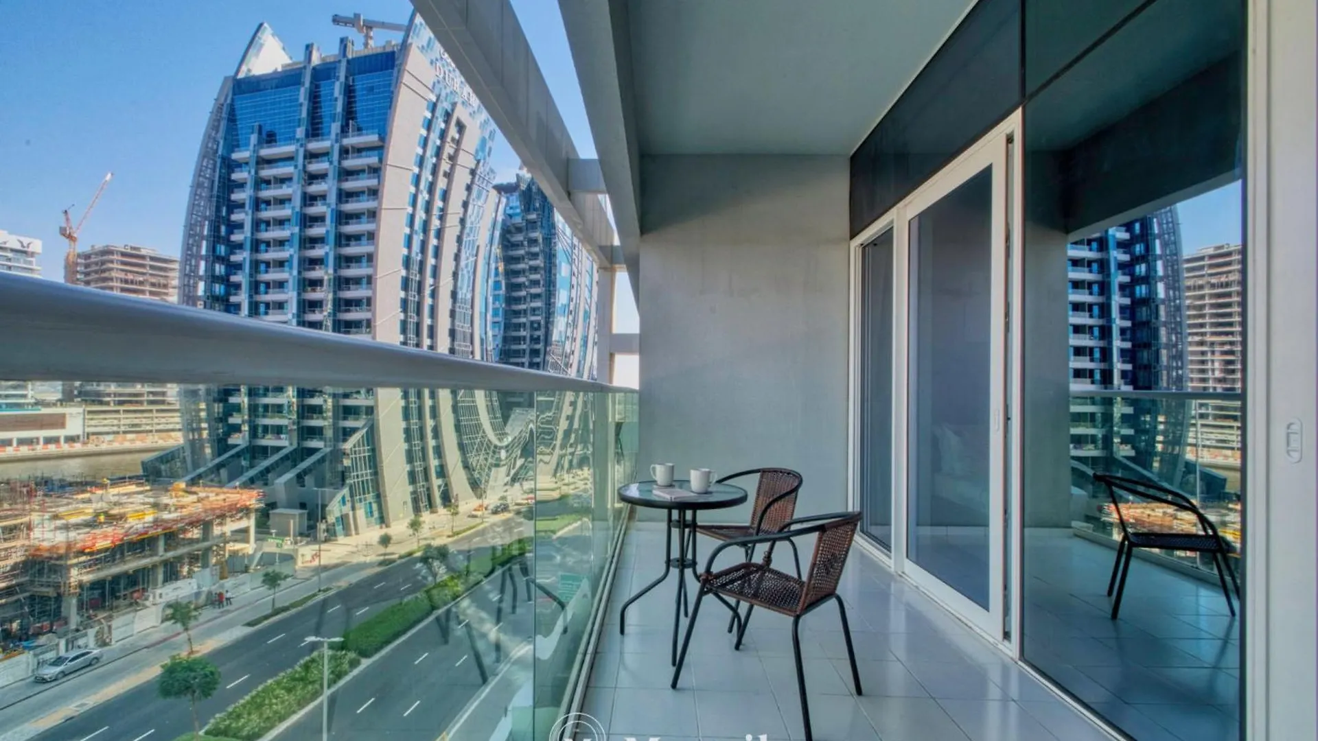 1Br Apartment With Canal View Near Dubai Mall & Burj Khalifa