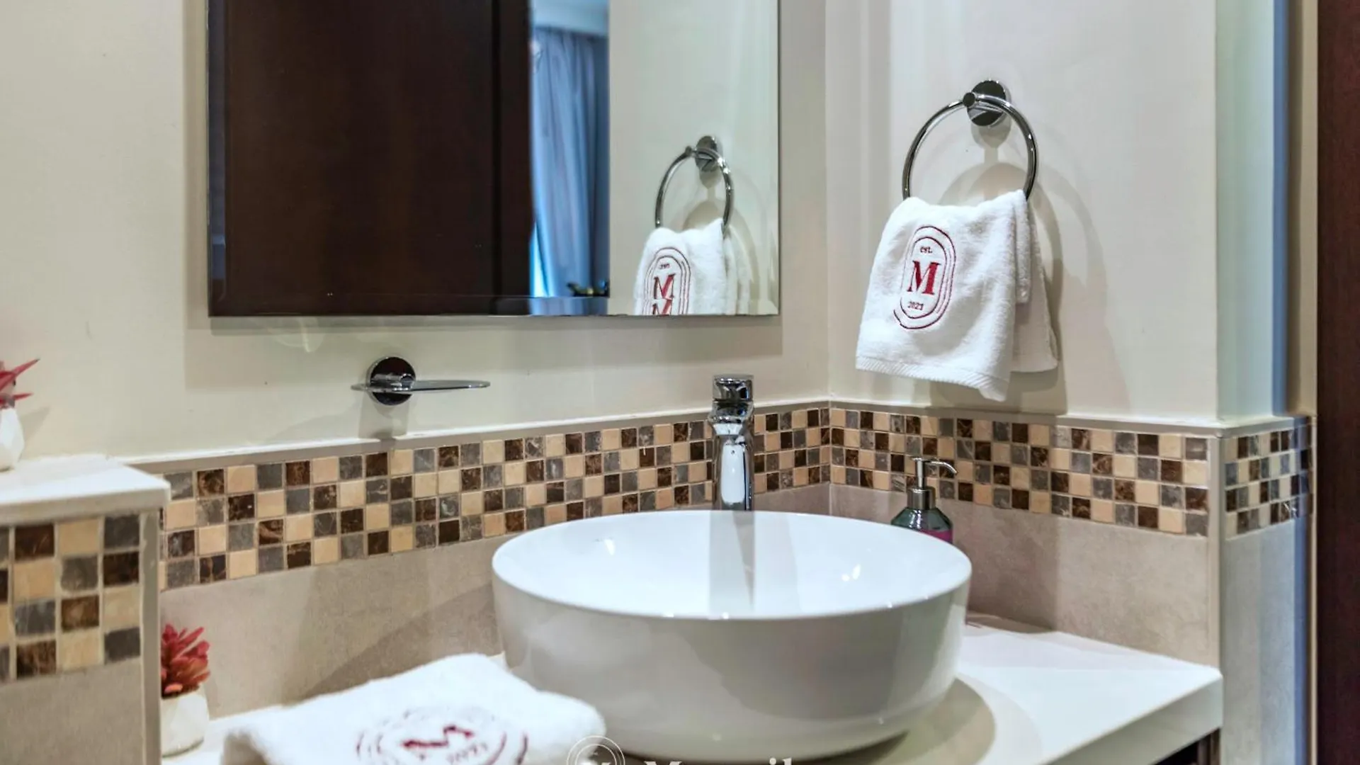 1Br Apartment With Canal View Near Dubai Mall & Burj Khalifa