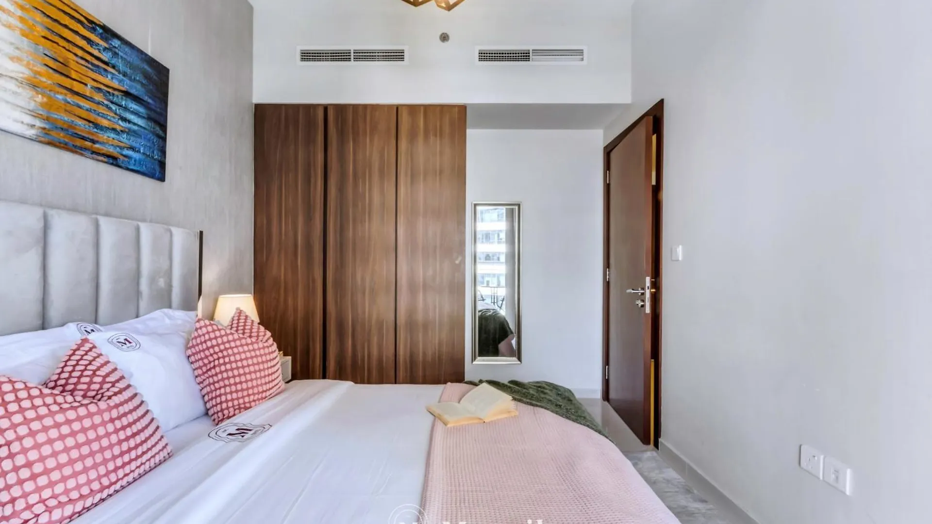 1Br Apartment With Canal View Near Dubai Mall & Burj Khalifa