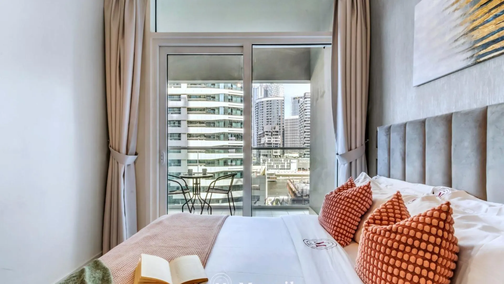 1Br Apartment With Canal View Near Dubai Mall & Burj Khalifa 0*,  United Arab Emirates